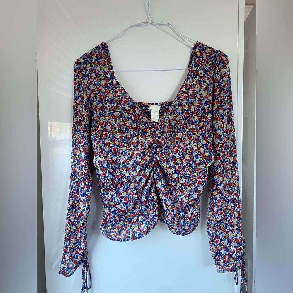 H&M crop-top with flowers! 🌸🌺